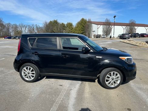 Used 2017 Kia Soul + w/ Audio Package image 6