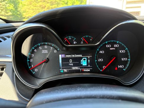 Used 2016 Chevrolet Impala LT w/ Convenience Package FWD image 11