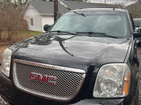 Used 2010 GMC Yukon Denali image 5