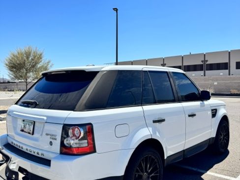 Used 2011 Land Rover Range Rover Sport HSE AWD/4WD image 3