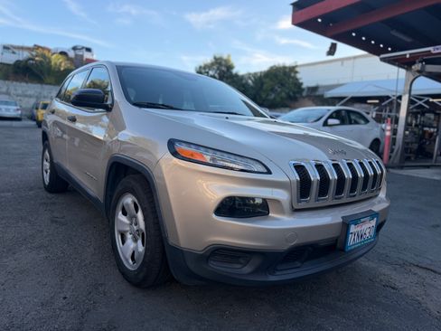 Used 2015 Jeep Cherokee Sport image 10