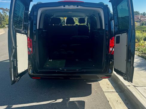 Used 2017 Mercedes-Benz Metris Passenger image 12