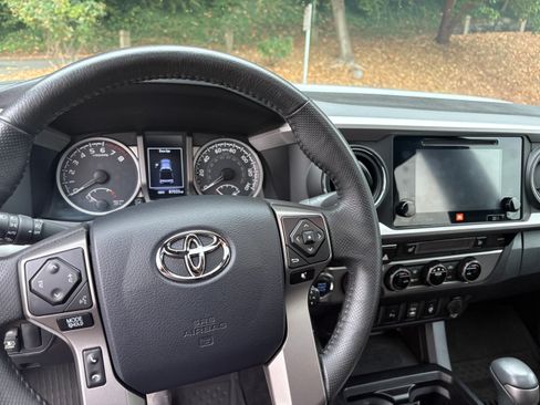 Used 2017 Toyota Tacoma Limited w/ Tow Package image 1