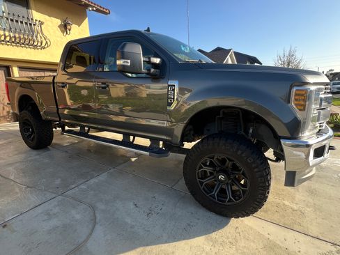 Used 2019 Ford F250 Lariat w/ Lariat Value Package AWD/4WD image 5