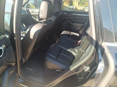 Used 2016 Porsche Cayenne S image 10