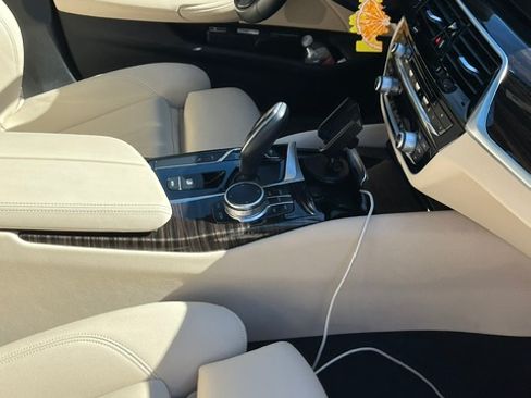 Used 2018 BMW 530e RWD image 12