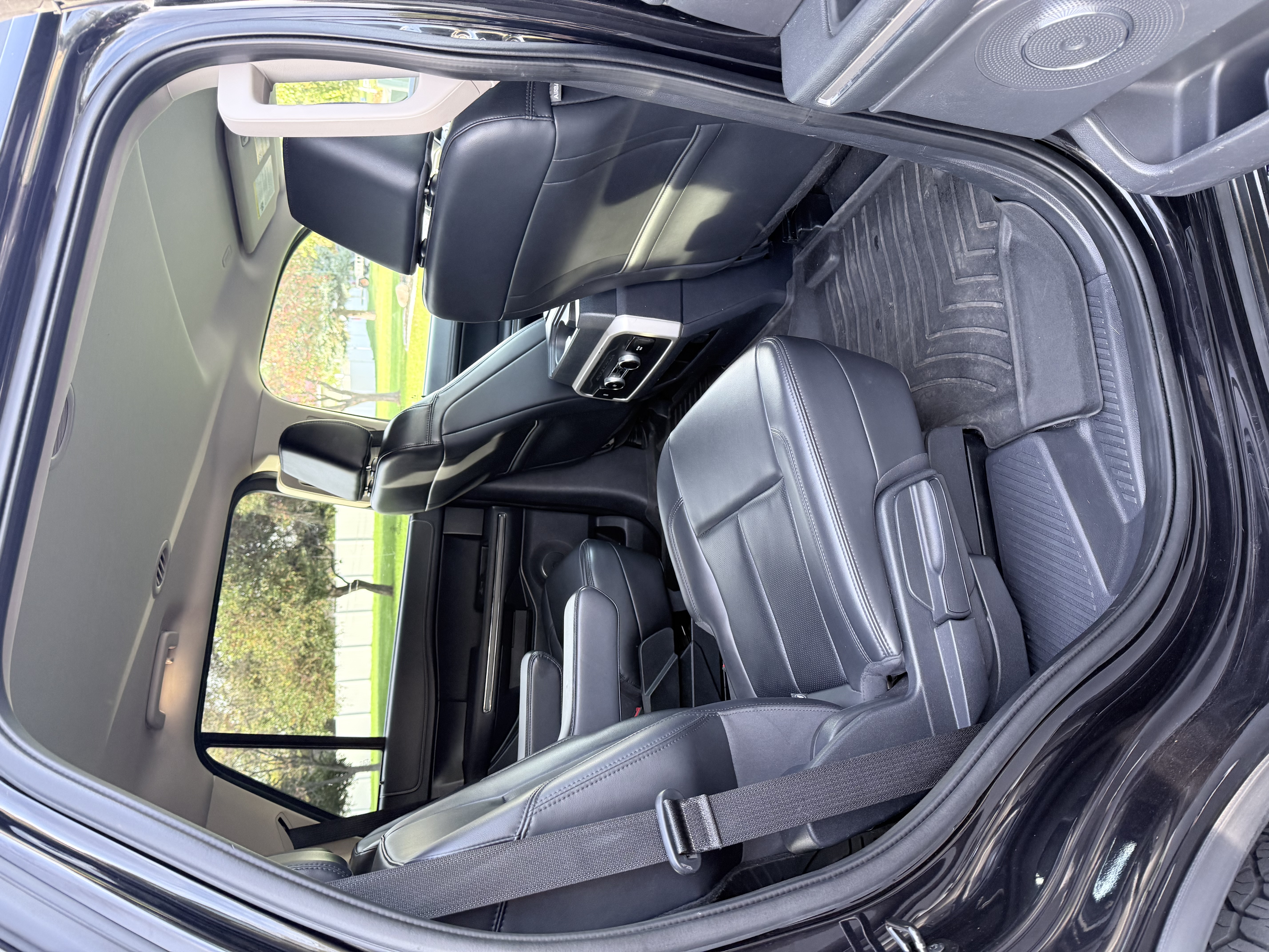 Used 2024 Ford Expedition XLT AWD/4WD image 12