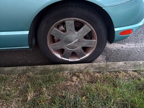 Used 2002 Ford Thunderbird RWD image 10