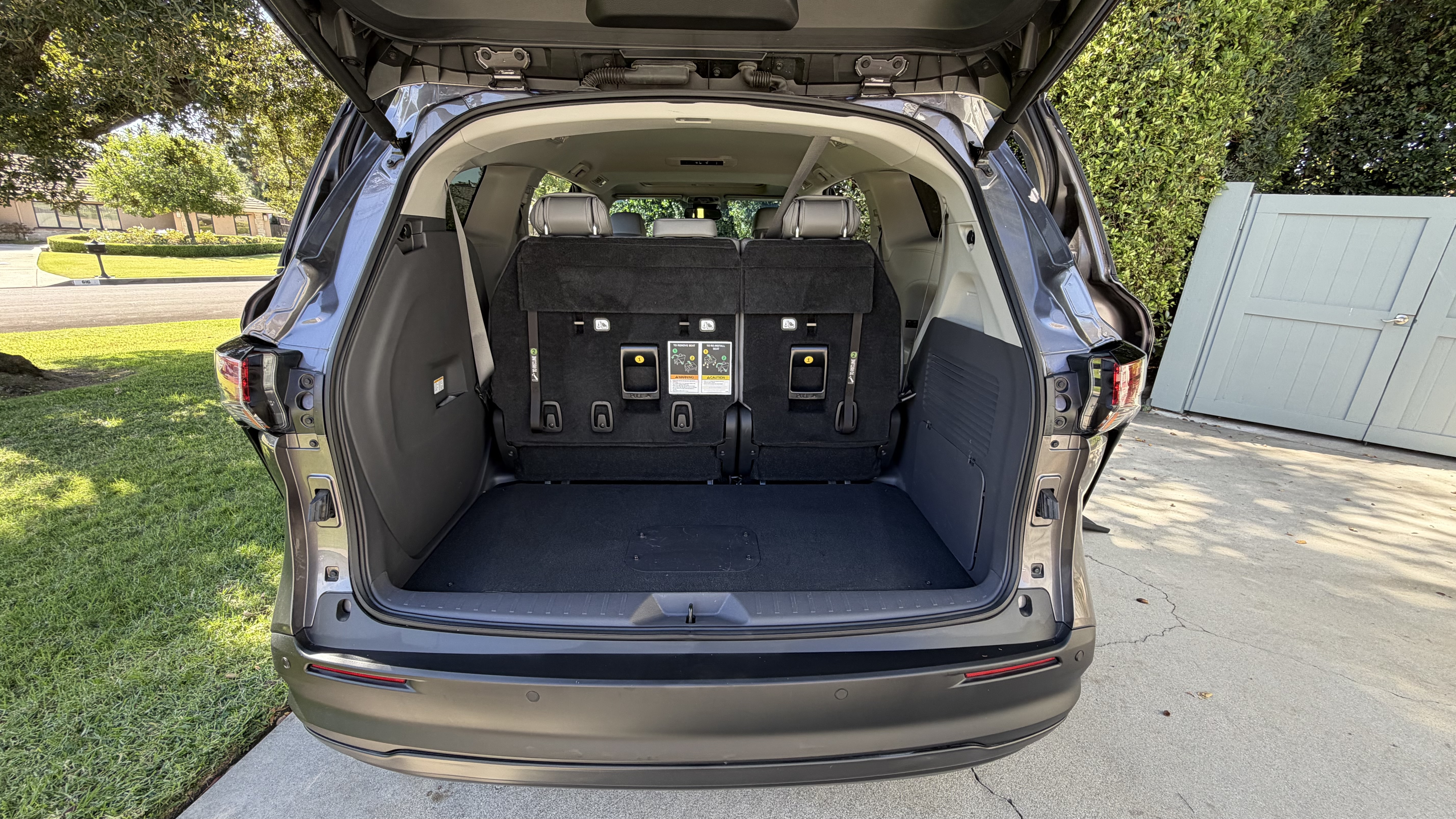Used 2022 Toyota Sienna XLE w/ XLE Plus Package FWD image 16