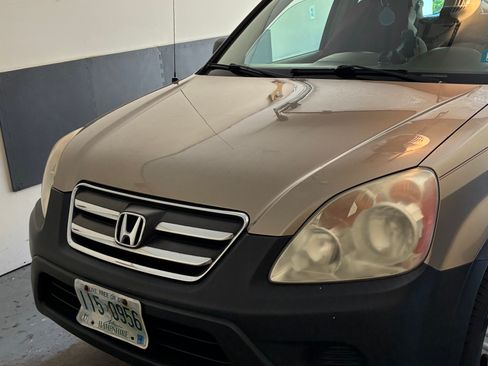 Used 2005 Honda CR-V LX image 12