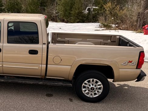 Used 2005 Chevrolet Silverado 2500 LS image 4