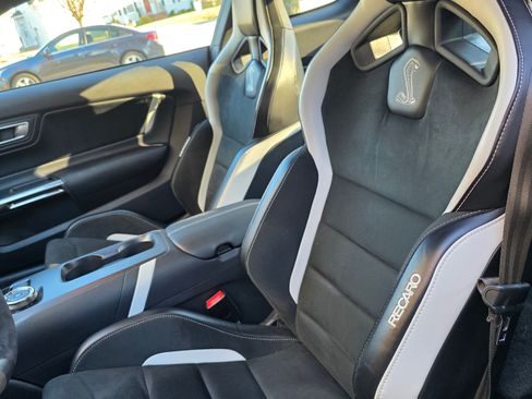 Used 2020 Ford Mustang Shelby GT500 w/ Carbon Fiber Track Pack image 14