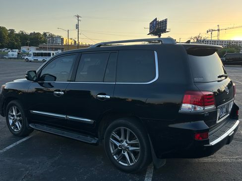 Used 2013 Lexus LX 570 4WD w/ Luxury Pkg image 12