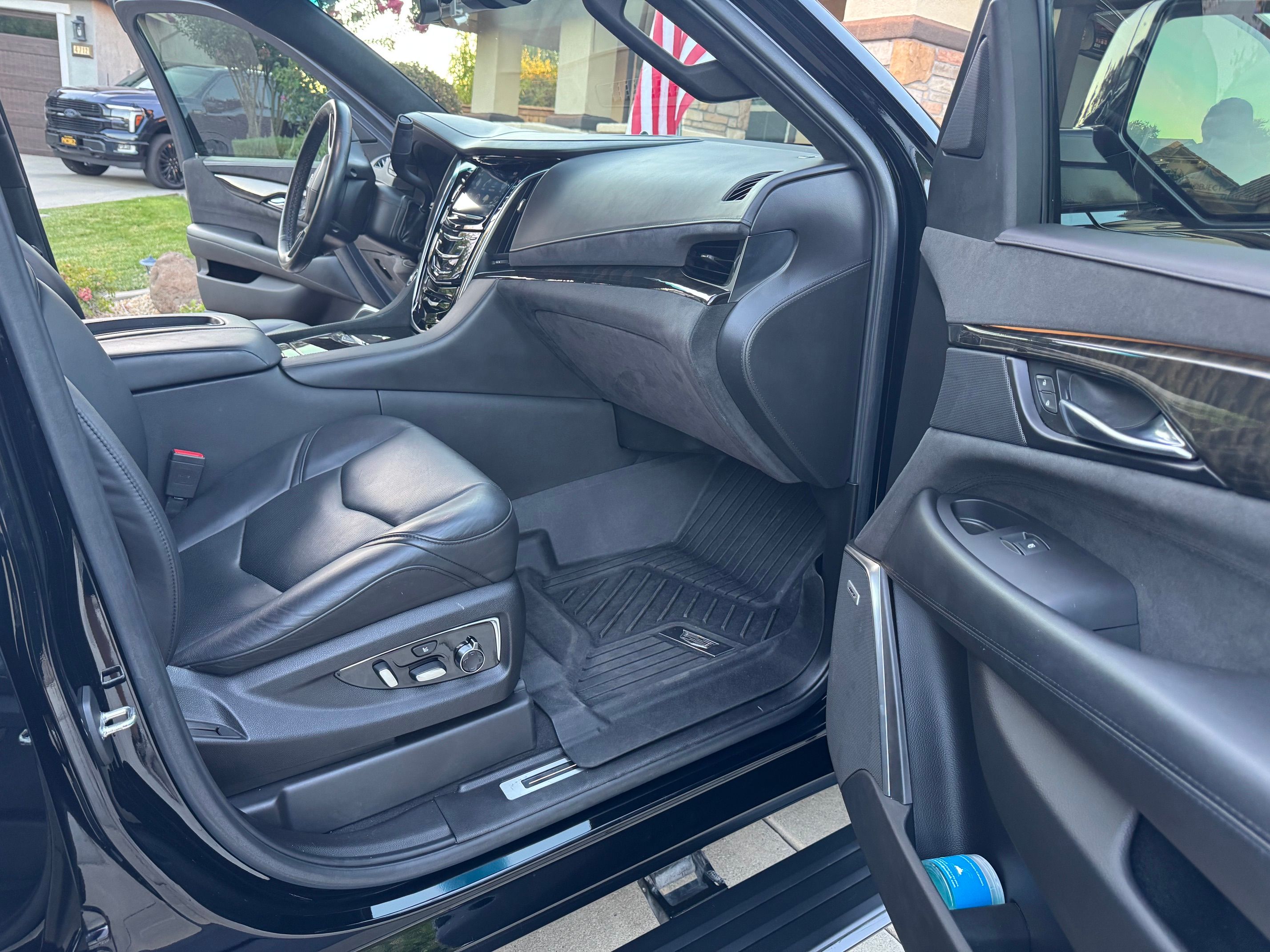 Used 2019 Cadillac Escalade Platinum AWD/4WD image 13