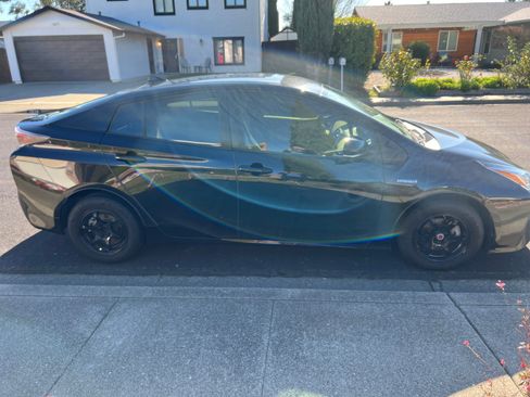 Used 2017 Toyota Prius Four Touring image 5