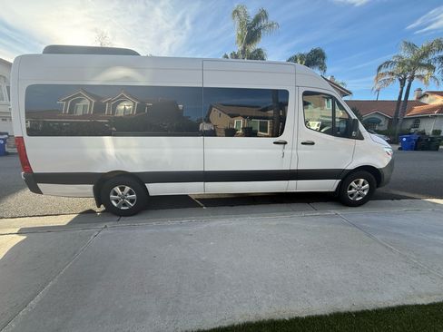 Used 2019 Mercedes-Benz Sprinter 2500 image 1