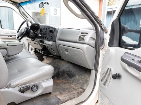 Used 2007 Ford F250 XL image 11