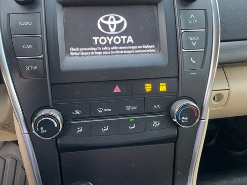 Used 2017 Toyota Camry LE image 5