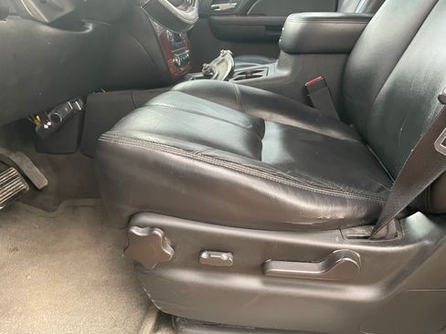 Used 2008 Chevrolet Suburban LT w/ LT Preferred Equipment Group image 11