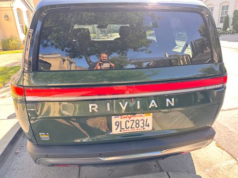 Used 2024 Rivian R1S Adventure image 11