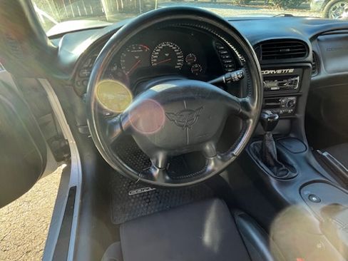 Used 2000 Chevrolet Corvette Convertible w/ Performance Handling Pkg image 9