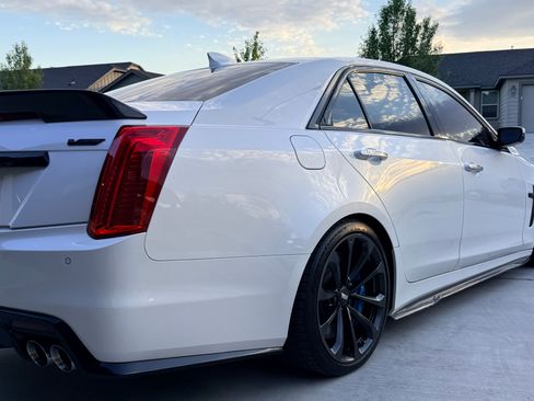 Used 2017 Cadillac CTS V w/ Luxury Package RWD image 9