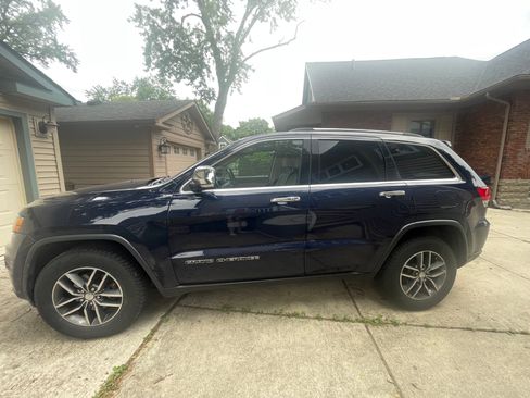Used 2017 Jeep Grand Cherokee Limited AWD/4WD image 1