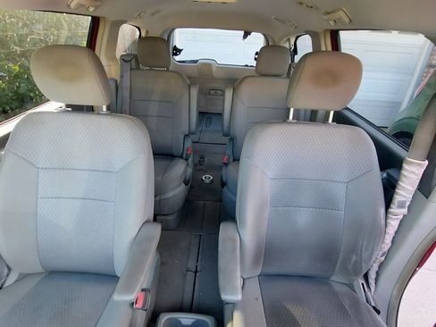 Used 2008 Chrysler Town & Country LX image 2