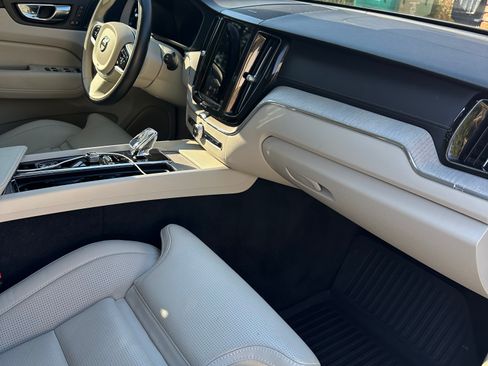 Used 2023 Volvo XC60 B5 Ultimate w/ Climate Package image 6