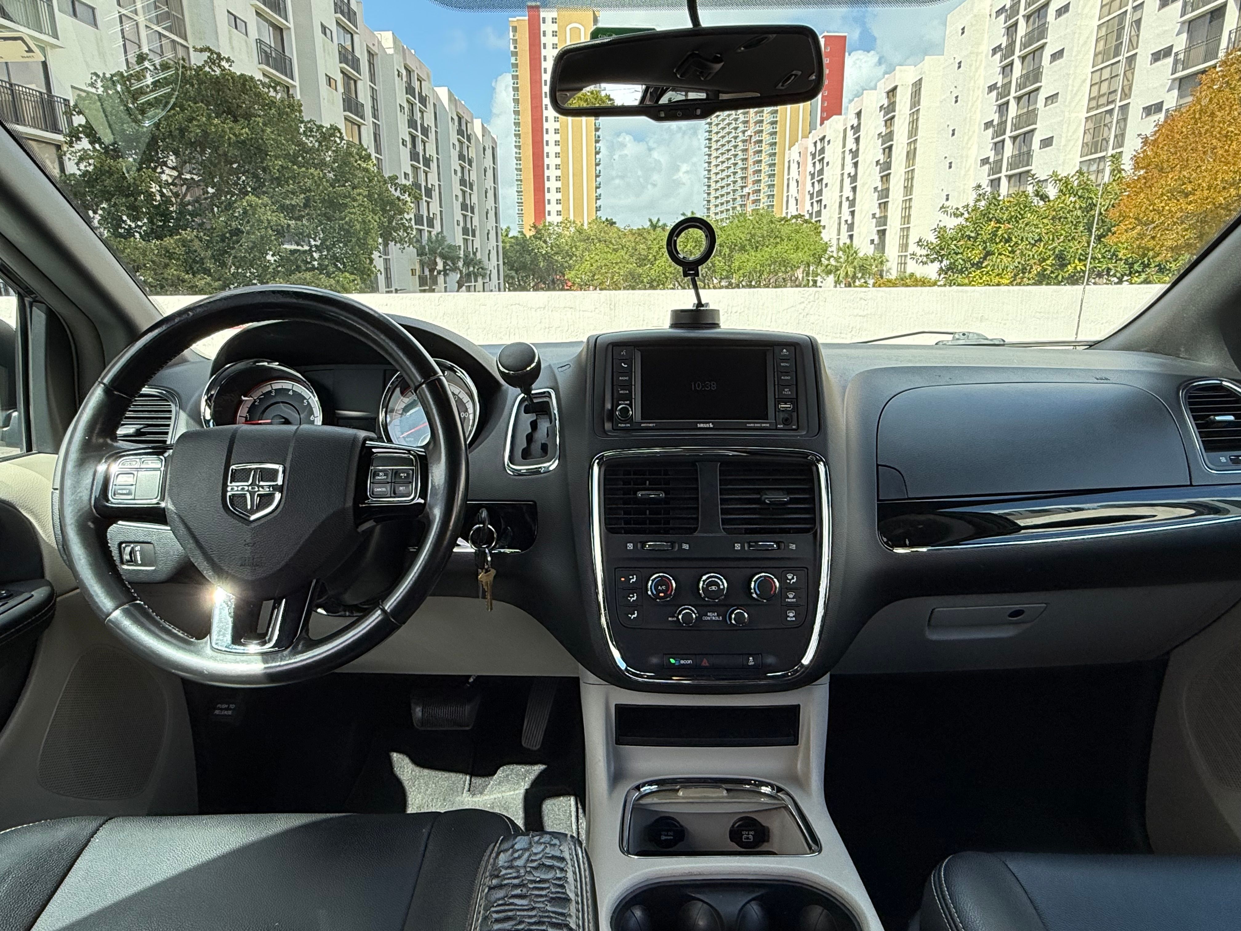 Used 2018 Dodge Grand Caravan SXT FWD image 4