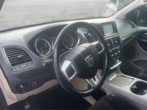 Used 2016 Dodge Grand Caravan SXT w/ Rear Park Assist Package image 11