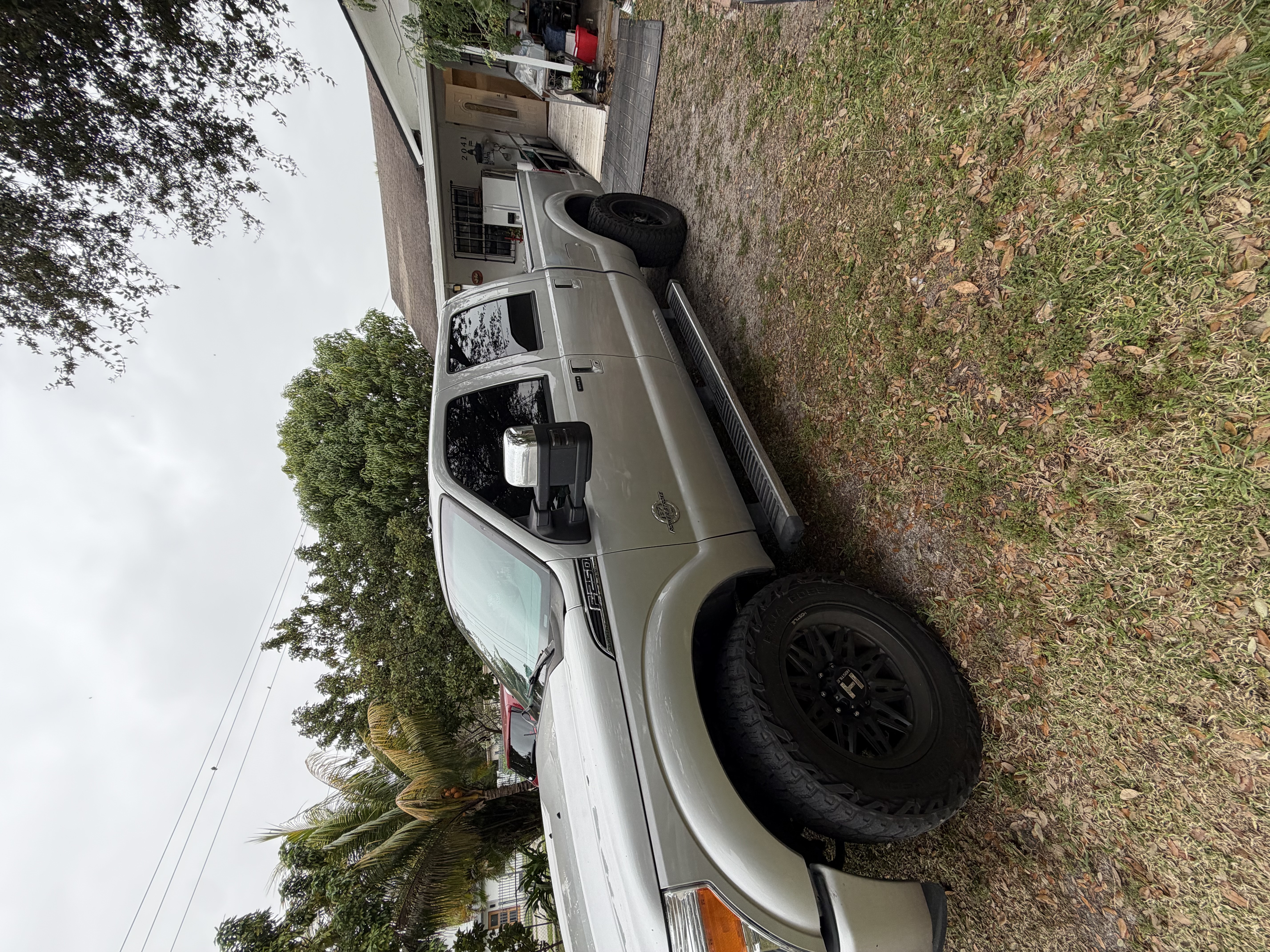 Used 2011 Ford F250 XLT w/ XLT Premium Pkg RWD image 2