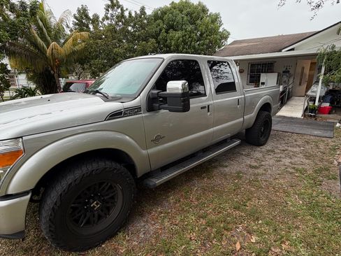 Used 2011 Ford F250 XLT w/ XLT Premium Pkg RWD image 2