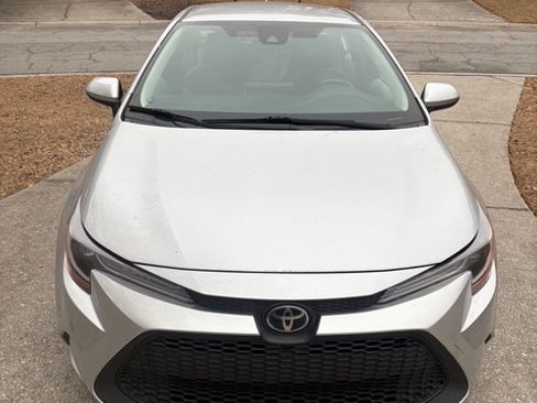 Used 2021 Toyota Corolla LE image 4