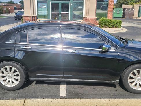 Used 2013 Chrysler 200 Limited image 2