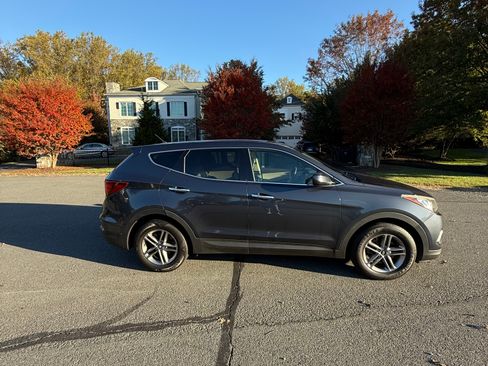 Used 2018 Hyundai Santa Fe Sport image 5