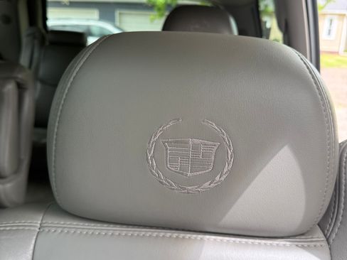 Used 2005 Cadillac Escalade AWD image 14