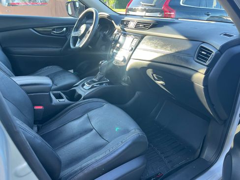 Used 2017 Nissan Rogue SL w/ SL Premium Package FWD image 10