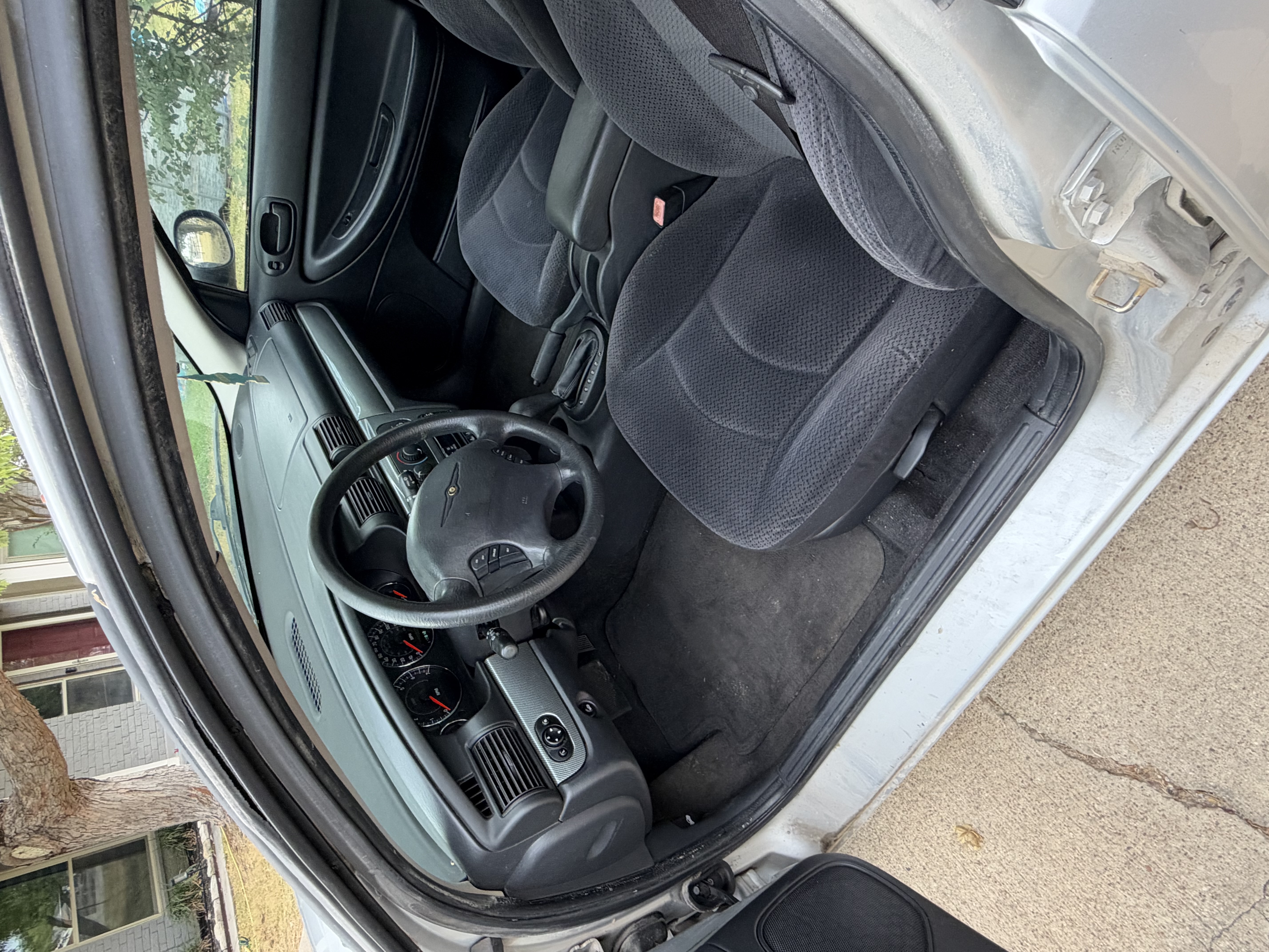 Used 2004 Chrysler Sebring LXi FWD image 10
