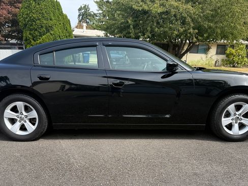 Used 2013 Dodge Charger SXT RWD image 4