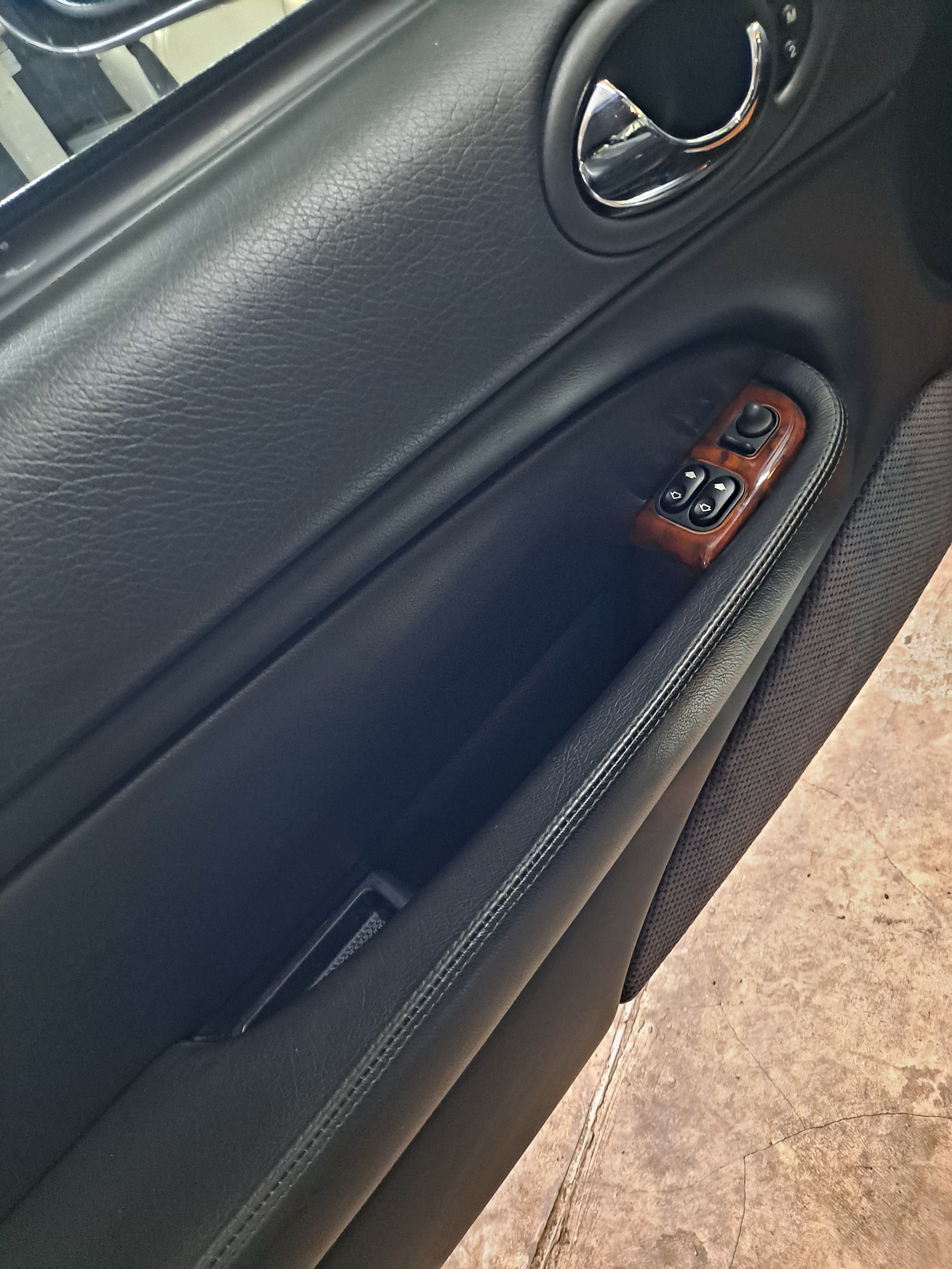 Used 2001 Jaguar XK8 Coupe RWD image 15