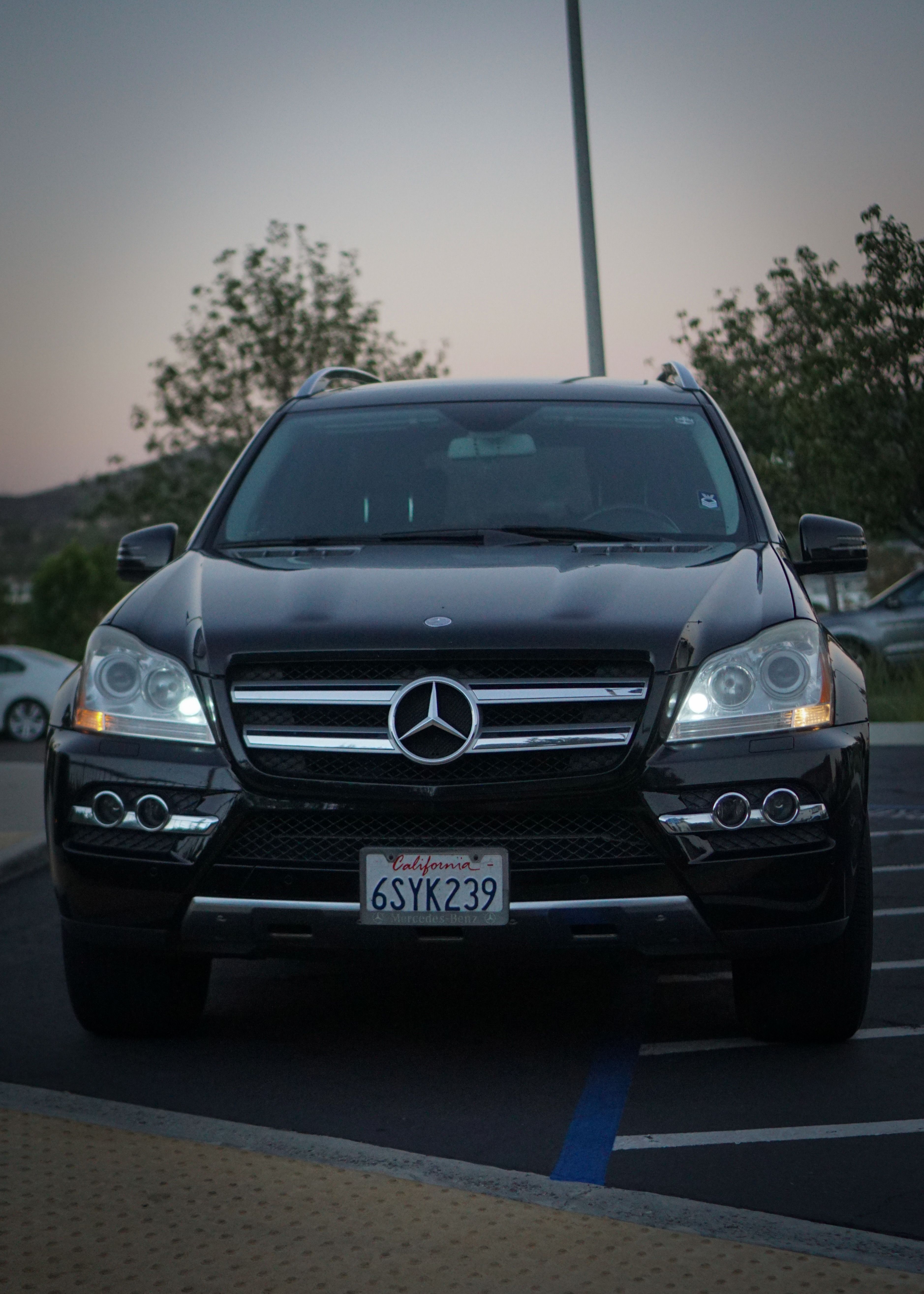 Used 2011 Mercedes-Benz GL 450 4MATIC image 2
