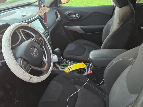 Used 2017 Jeep Cherokee Latitude w/ Safety/Convenience Group image 10