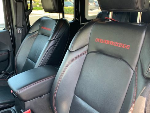 Used 2019 Jeep Wrangler Unlimited Rubicon AWD/4WD image 6