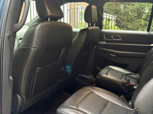 Used 2018 Ford Explorer Limited AWD/4WD image 9