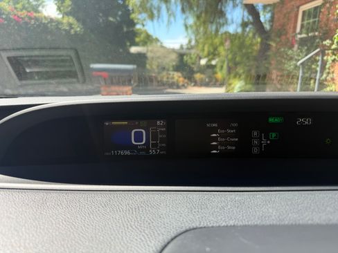 Used 2017 Toyota Prius Three w/ Advanced Technology Package FWD image 16
