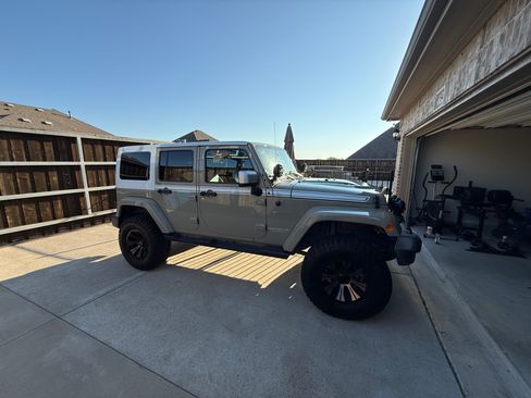Used 2017 Jeep Wrangler Unlimited Sahara w/ Quick Order Package 24E Chief image 2