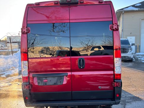 Used 2020 RAM ProMaster 2500 w/ Premium Appearance Group FWD image 16