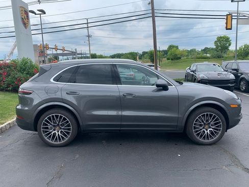 Used 2019 Porsche Cayenne S image 1