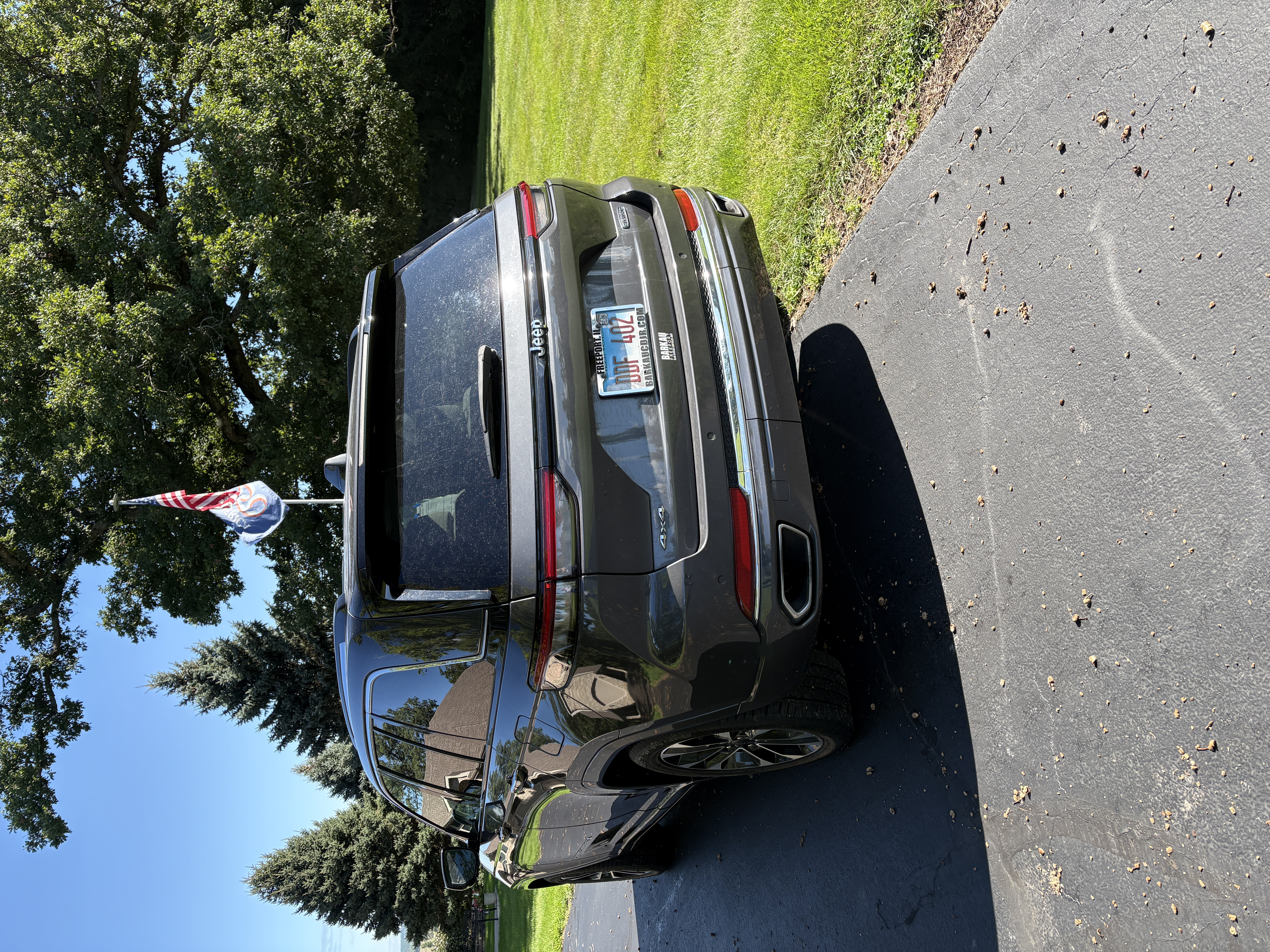 Used 2023 Jeep Grand Cherokee Overland AWD/4WD image 5